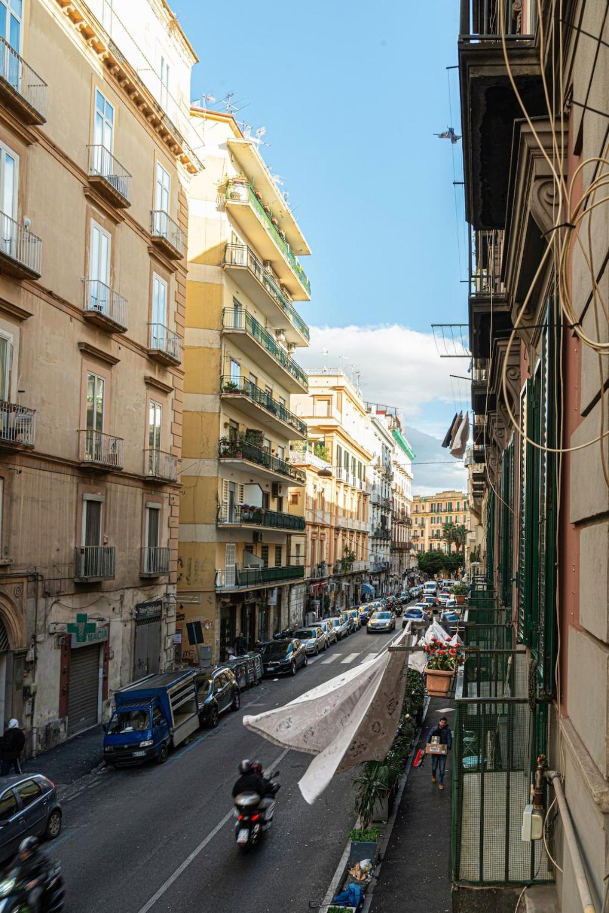 612 * Naples